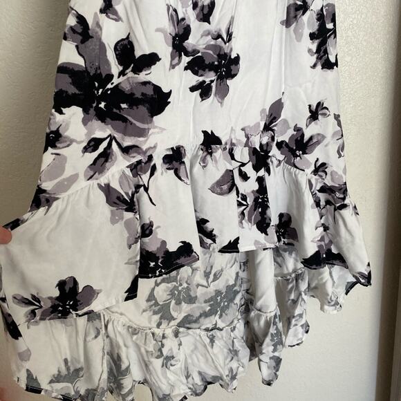 New boutique halter dress - Picture 3 of 6